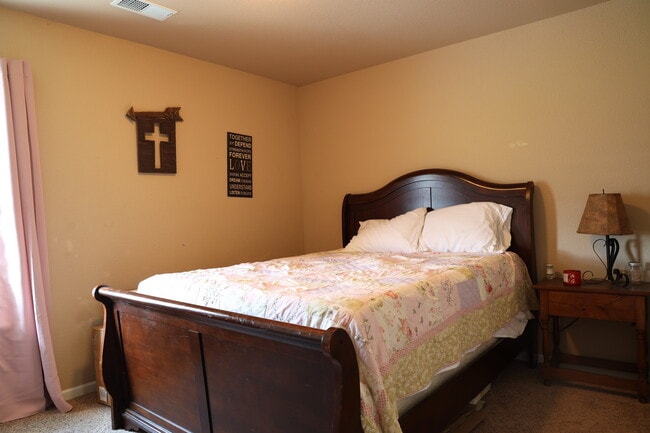 Building Photo - 131 Edna St