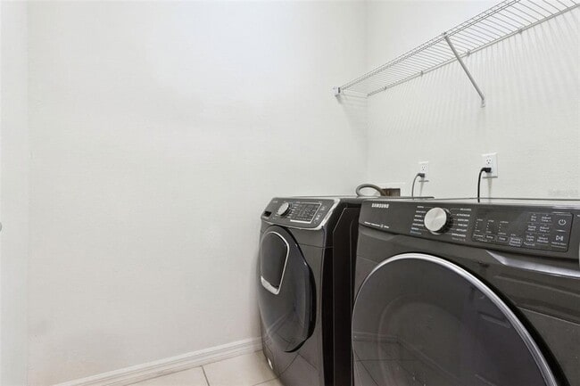 Building Photo - 5289 Oakbourne Ave