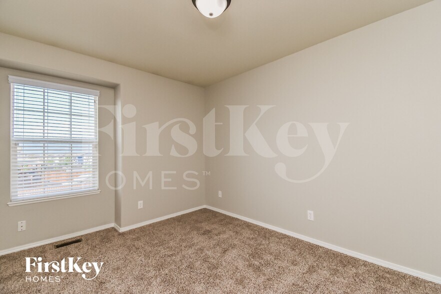 Building Photo - 1749 Dewhirst Dr