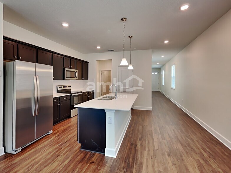 Building Photo - 1105 Walden Pond Dr