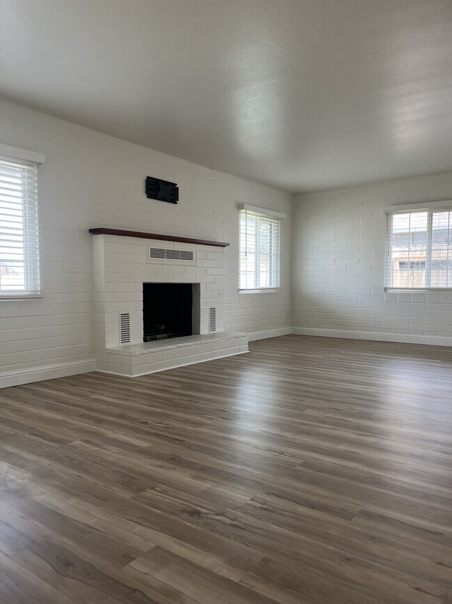 Building Photo - 608 Bird St