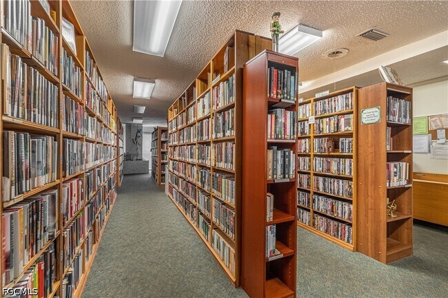 Building Photo - 7410 Lake Breeze Dr
