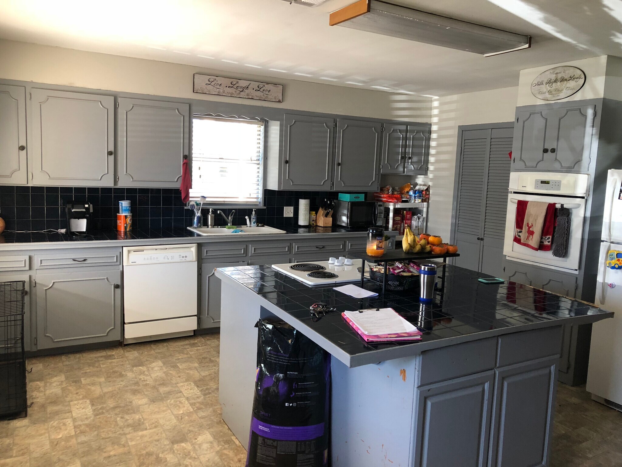 Roomy kitchen - 2754 Yale