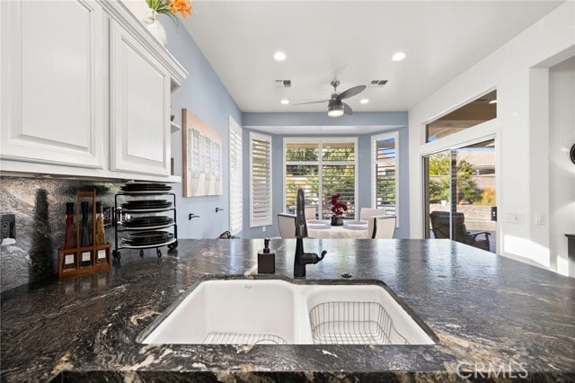 Building Photo - 36627 Crown St