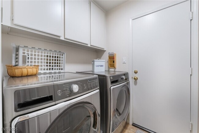 Building Photo - 8628 Highacre Dr