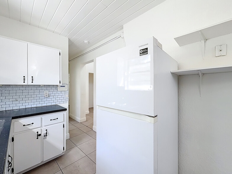 Building Photo - 401 NW 16th Ave