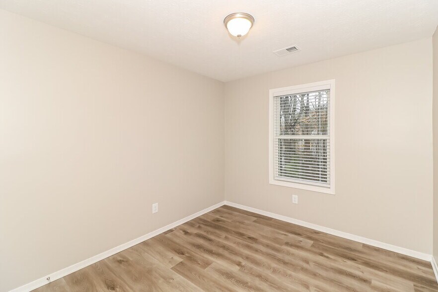 Building Photo - 140 Birch Rill Dr