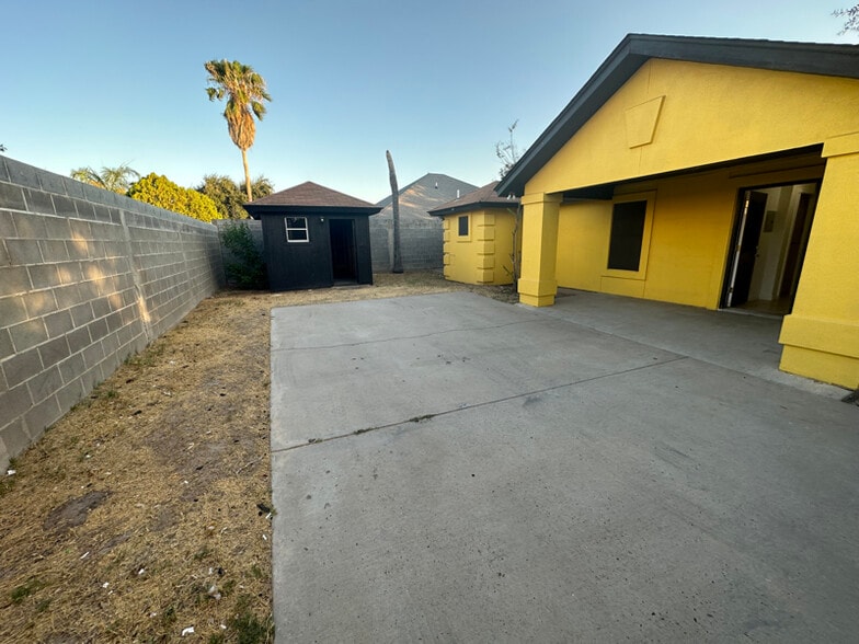 Building Photo - 409 Gaucho Ln