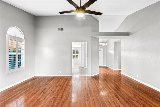 Building Photo - Lovely 3 Bedroom/2 Bath Home Located in Lodi Ca