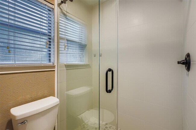 Building Photo - 9802 Briar Ridge Dr
