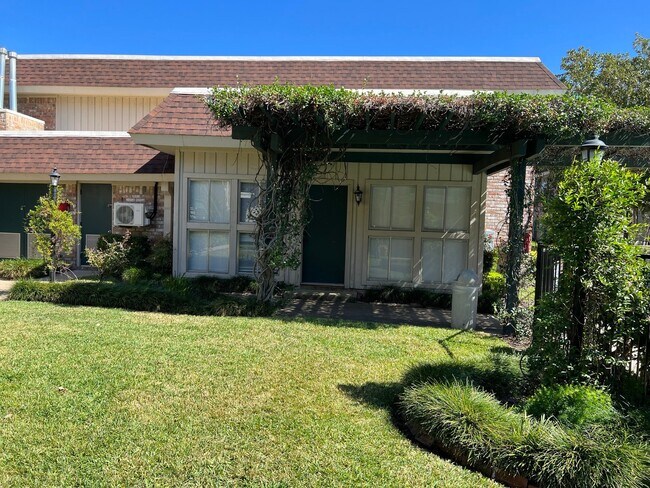 Building Photo - 845 Augusta Dr