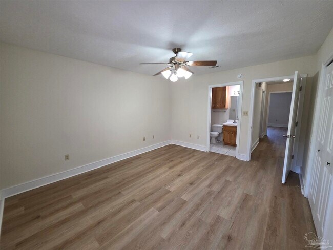 Building Photo - 916 Rentz Ave