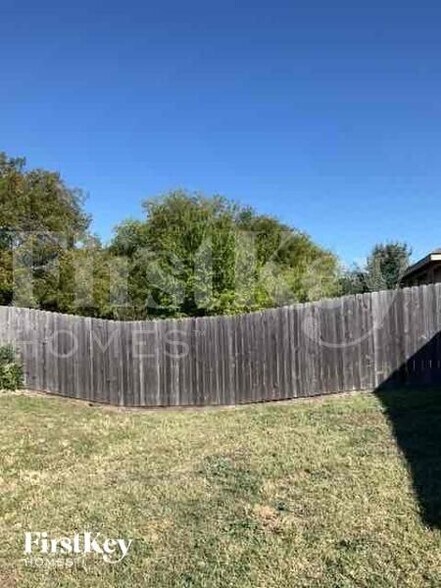 Building Photo - 729 Dema Ln
