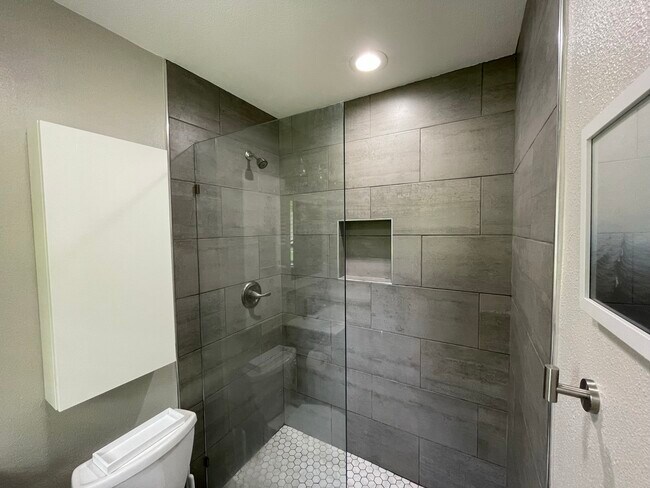 Building Photo - 10200 Quail Valley Blvd