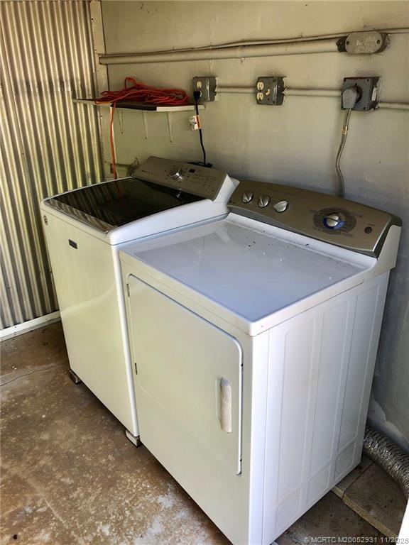 Building Photo - 885 NW River Shores Blvd