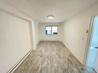 Building Photo - 1080 Rhinelander Ave