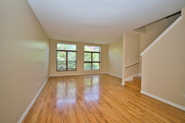 Building Photo - 353 E Eastgate Pl