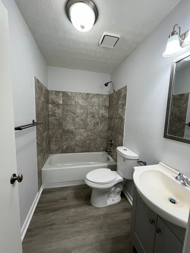 Building Photo - Beautiful Townhome in Most Desirable area of Westerville