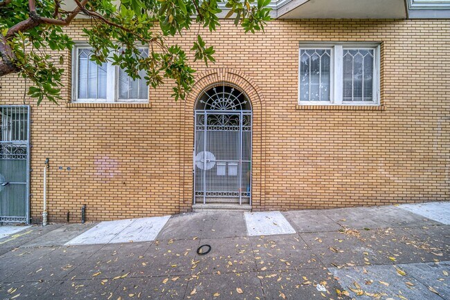 Building Photo - 2407 25th Ave