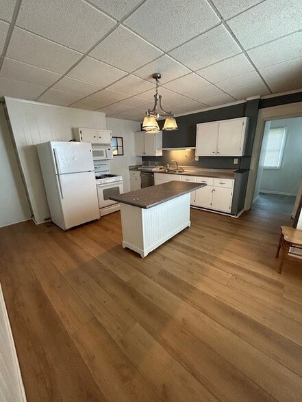 Building Photo - 22 W University Ave