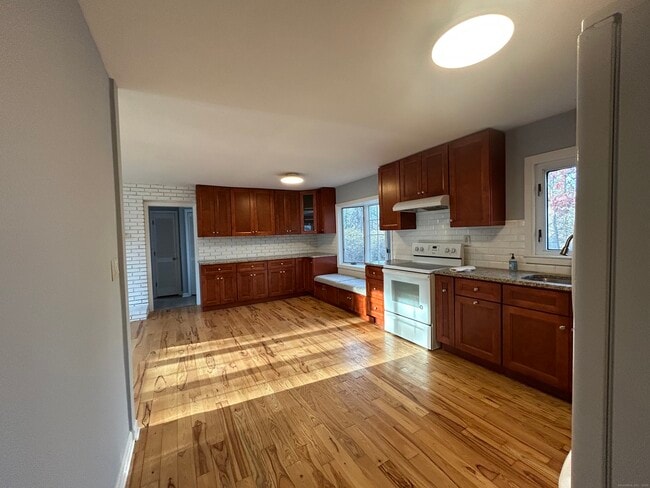 Building Photo - 185 Branchville Rd