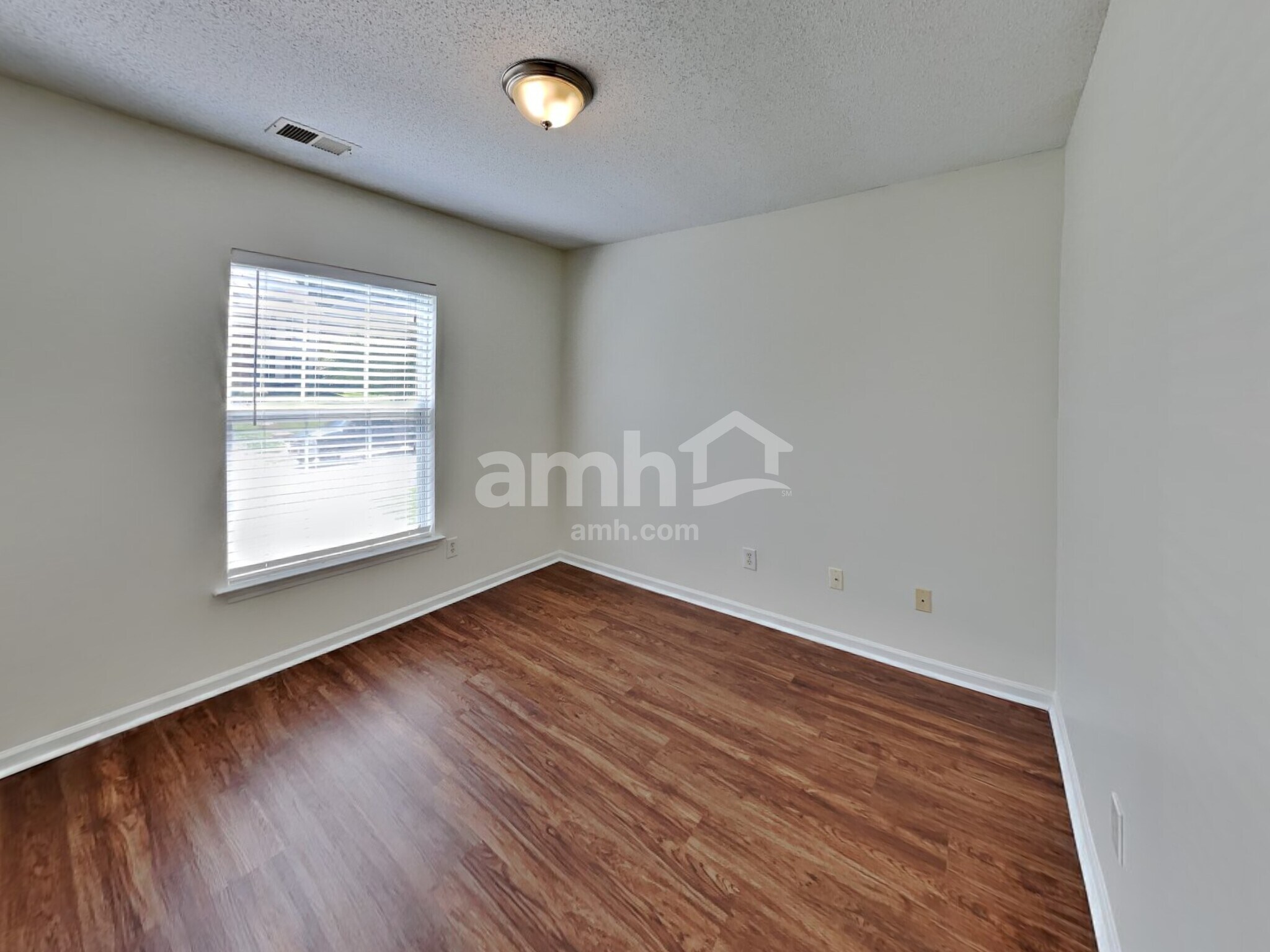 Building Photo - 15010 Ashlight Dr