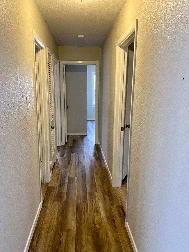 Building Photo - 3/1/1 Ready April 1