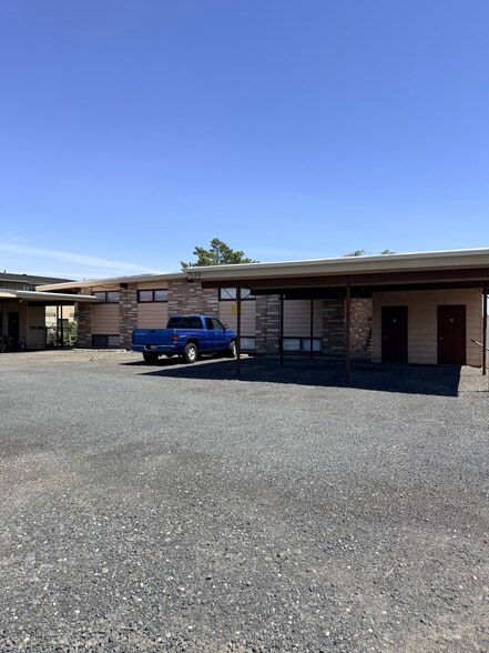 Building Photo - 539 W Crest Dr
