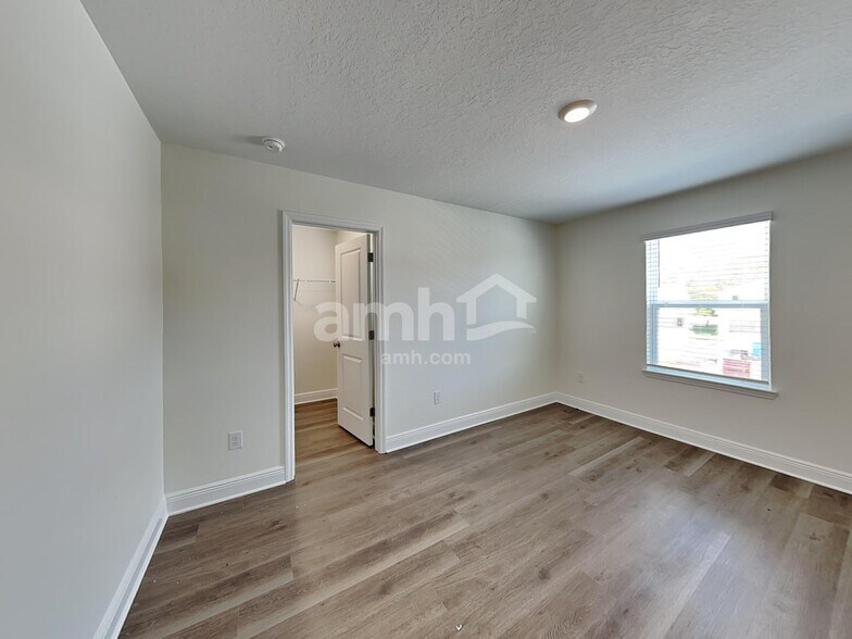 Building Photo - 27070 St Andrews Ave