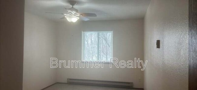 Building Photo - 305 Waters Edge Dr