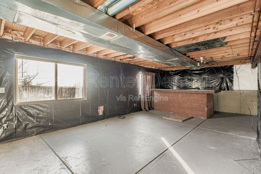 Building Photo - 2900 W 65th Ave