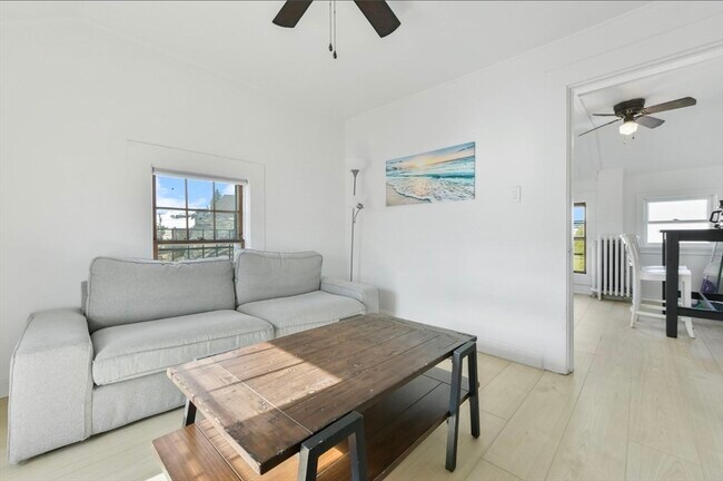 Building Photo - 23 Tafts Ave