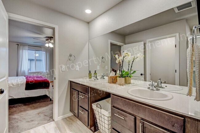 Building Photo - 3 bed, 3 bath in Fort Collins