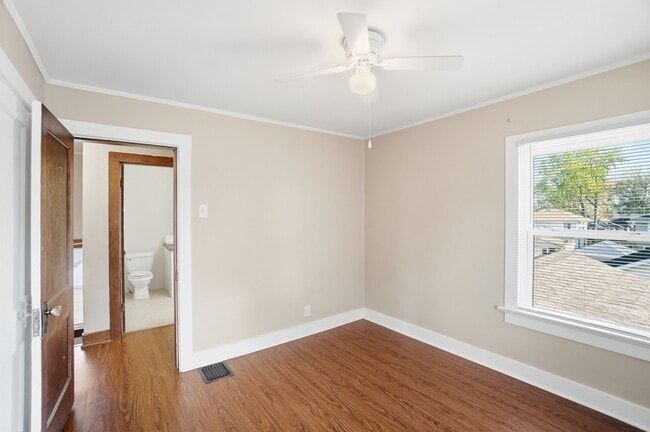 Building Photo - 1033 Forest Ave