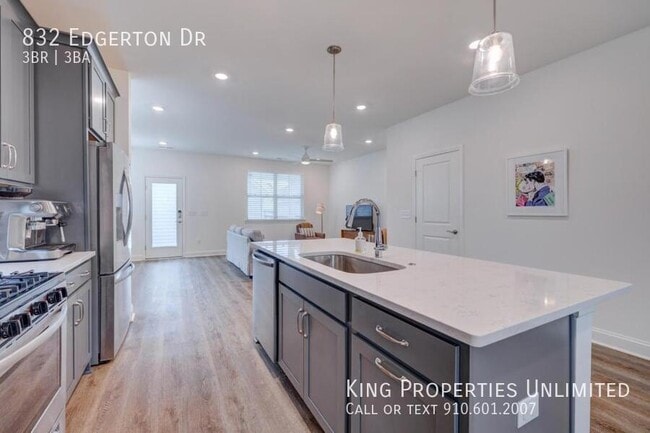 Building Photo - 832 Edgerton Dr