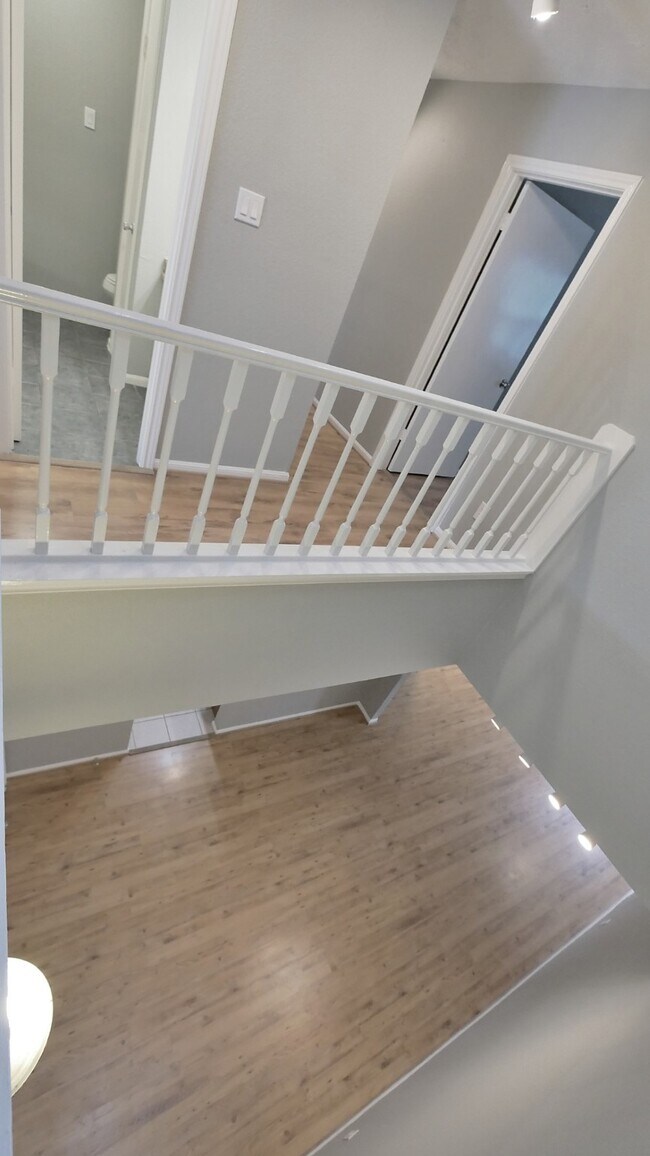 Building Photo - 800 Country Pl Dr