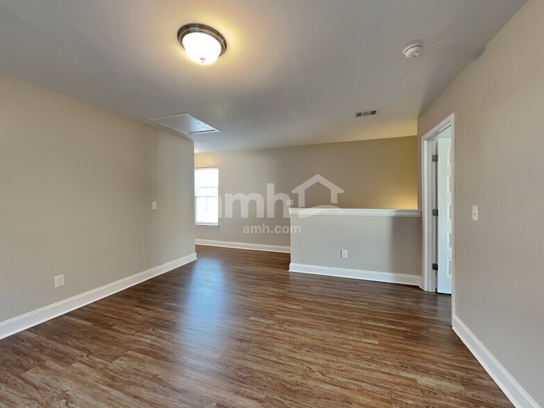 Building Photo - 5340 Tupelo St