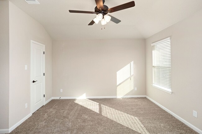 Building Photo - 3/2.5 Townhome