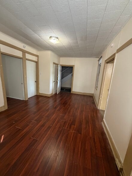 Living room - 226 Lincoln Way W