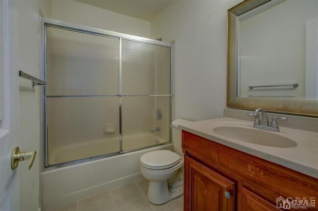 Building Photo - 40 Staghorn Dr