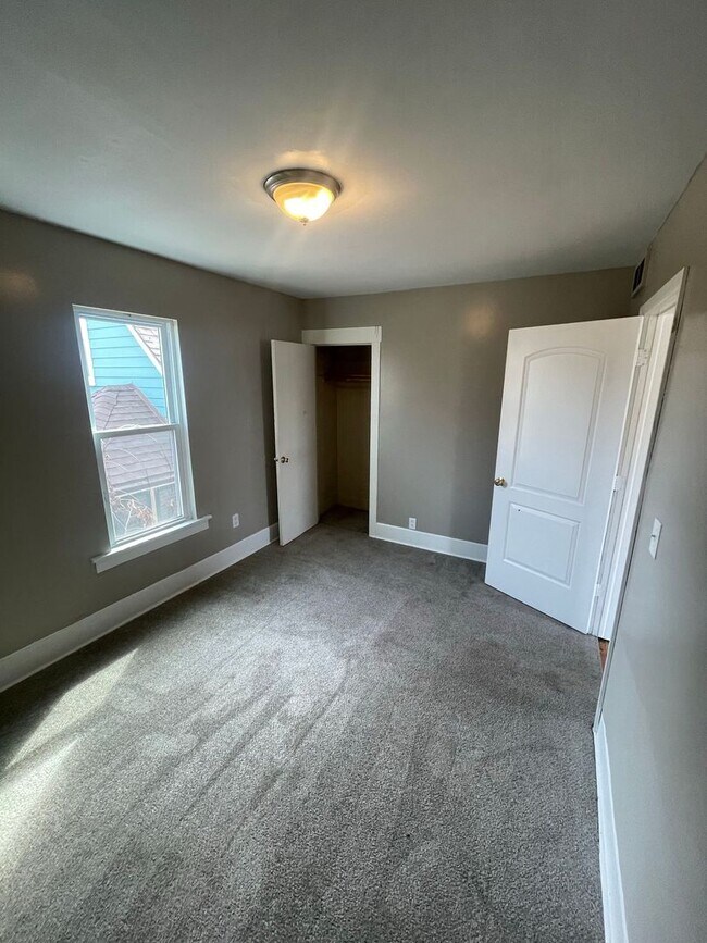 Interior Photo - 3368-3374 N Booth St 6 unit