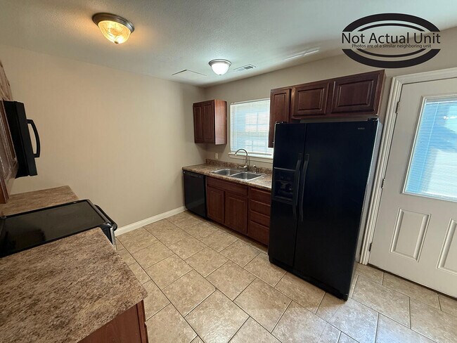 Building Photo - 7455 Noah Ct