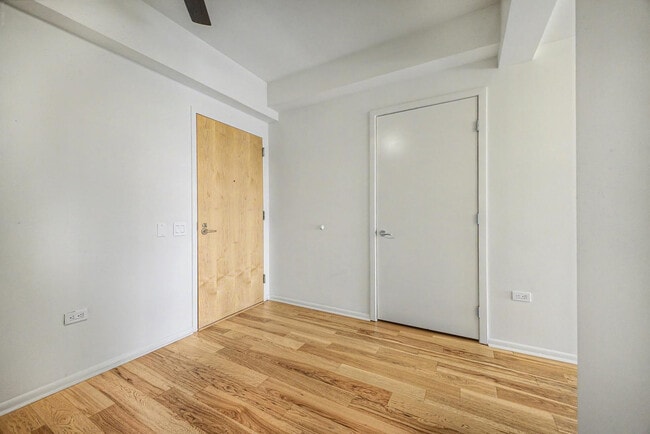 Building Photo - 7151 E Rancho Vista Dr