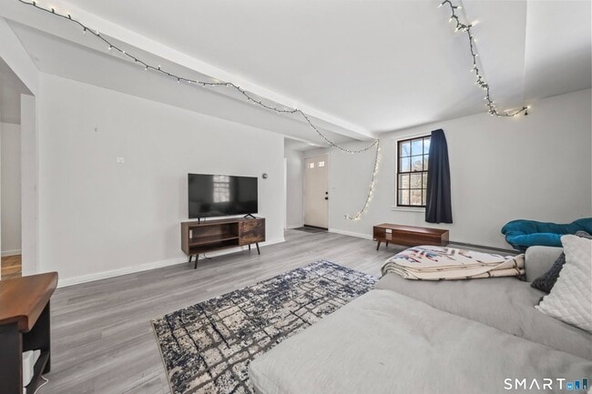 Building Photo - 62 Church St