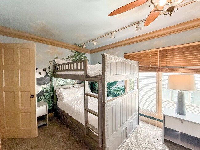 Building Photo - 602 S Front St