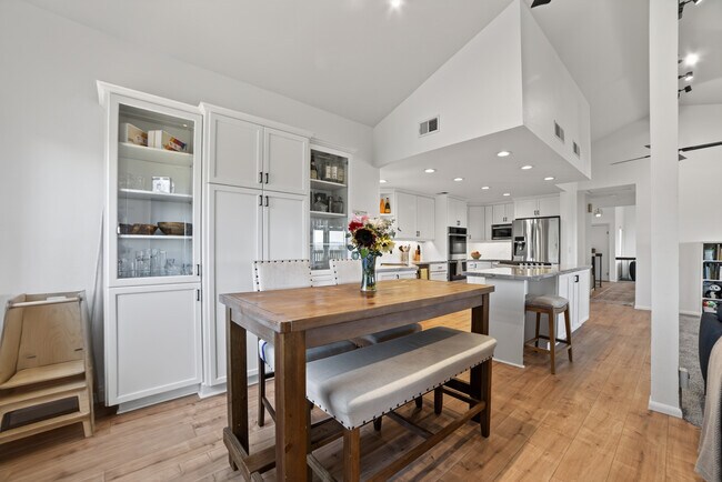 Building Photo - 14058 Tierra Bonita Rd