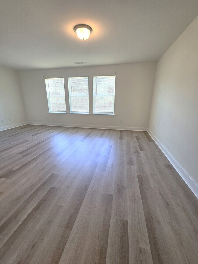 Building Photo - Great 3 bed Townhouse with 1 car garage!