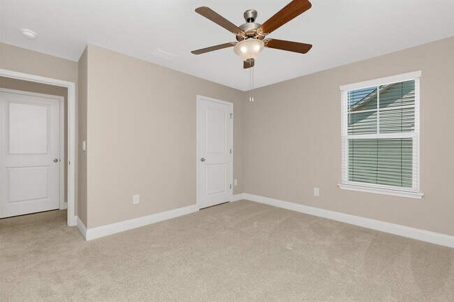 Building Photo - 7068 Shooting Star Way