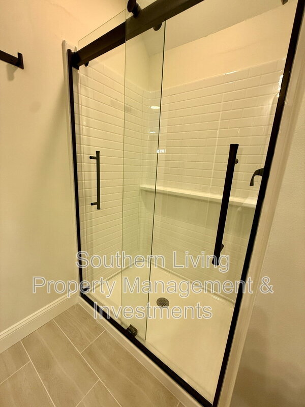 Building Photo - 8811 Roseton Ln