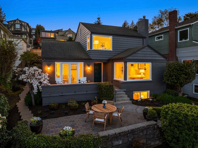 Building Photo - Laurelhurst View Home